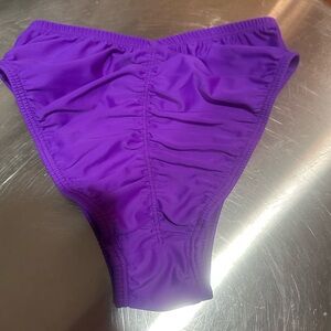Cleo The Hurricane High Rider Hot Pant Size Medium Purple EUC